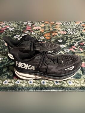 Hoka Men’s Clifton 9 Sneakers, Size 11.5